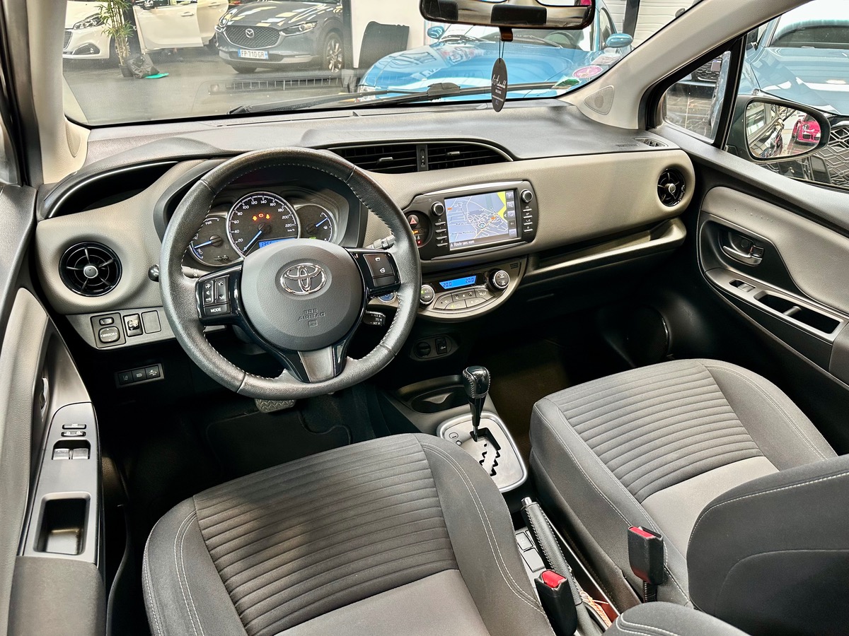 Toyota Yaris III (2) Hybrid 100H Dynamic 5P BVA a