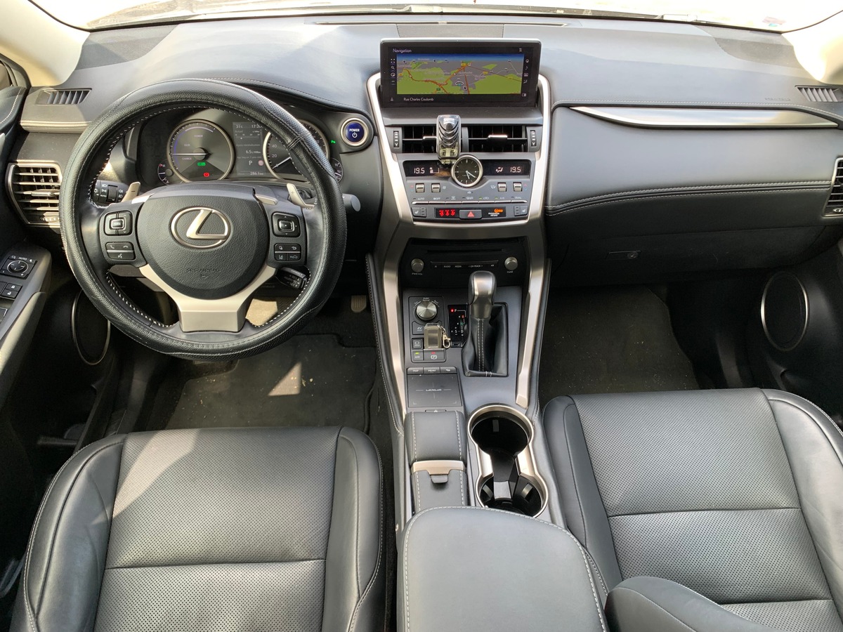 Lexus NX 300h 155 chevaux | Luxe | AWD | Caméra recul | Régulateur vitesse | GPS | Siéges chauffants