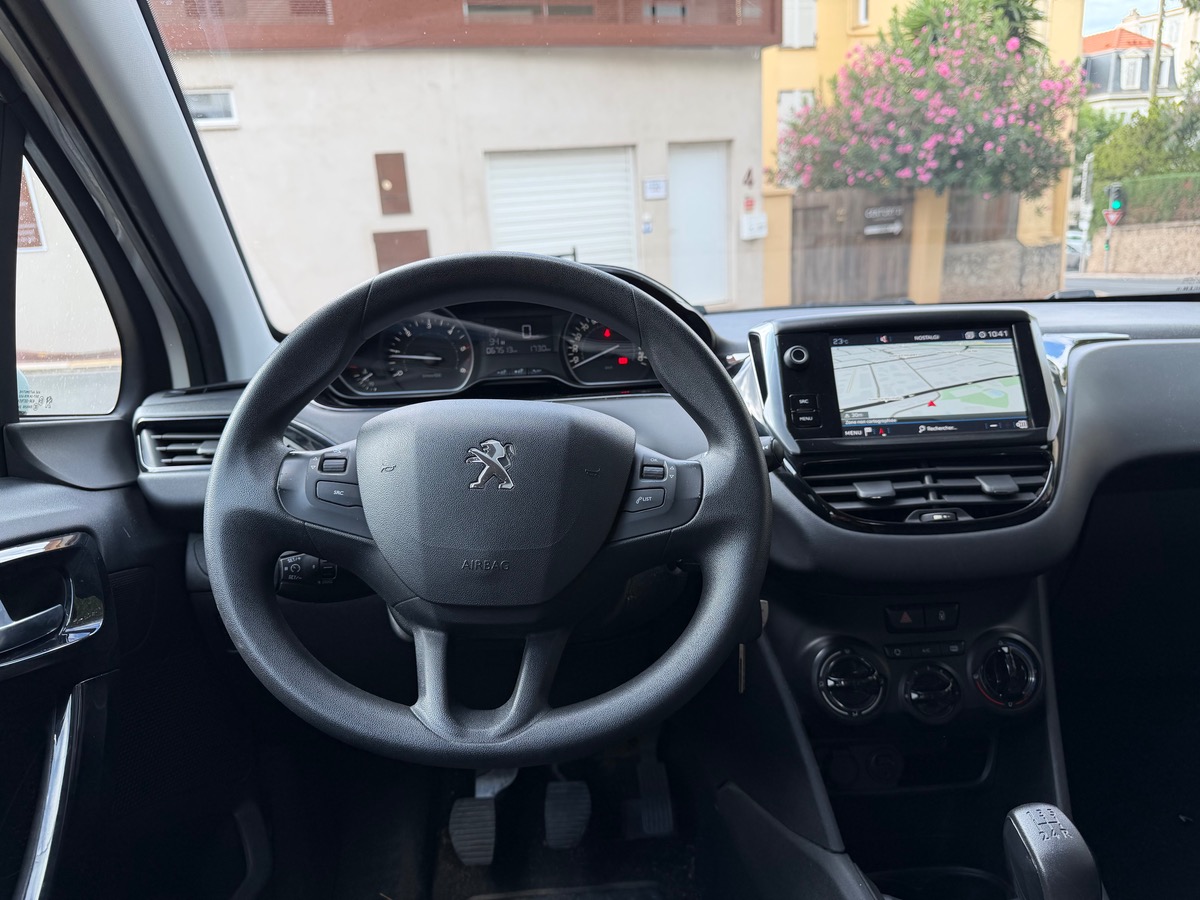 Peugeot 208 1.6 HDI 75 CV / Phase 2 / GPS / Climatisation / Carplay