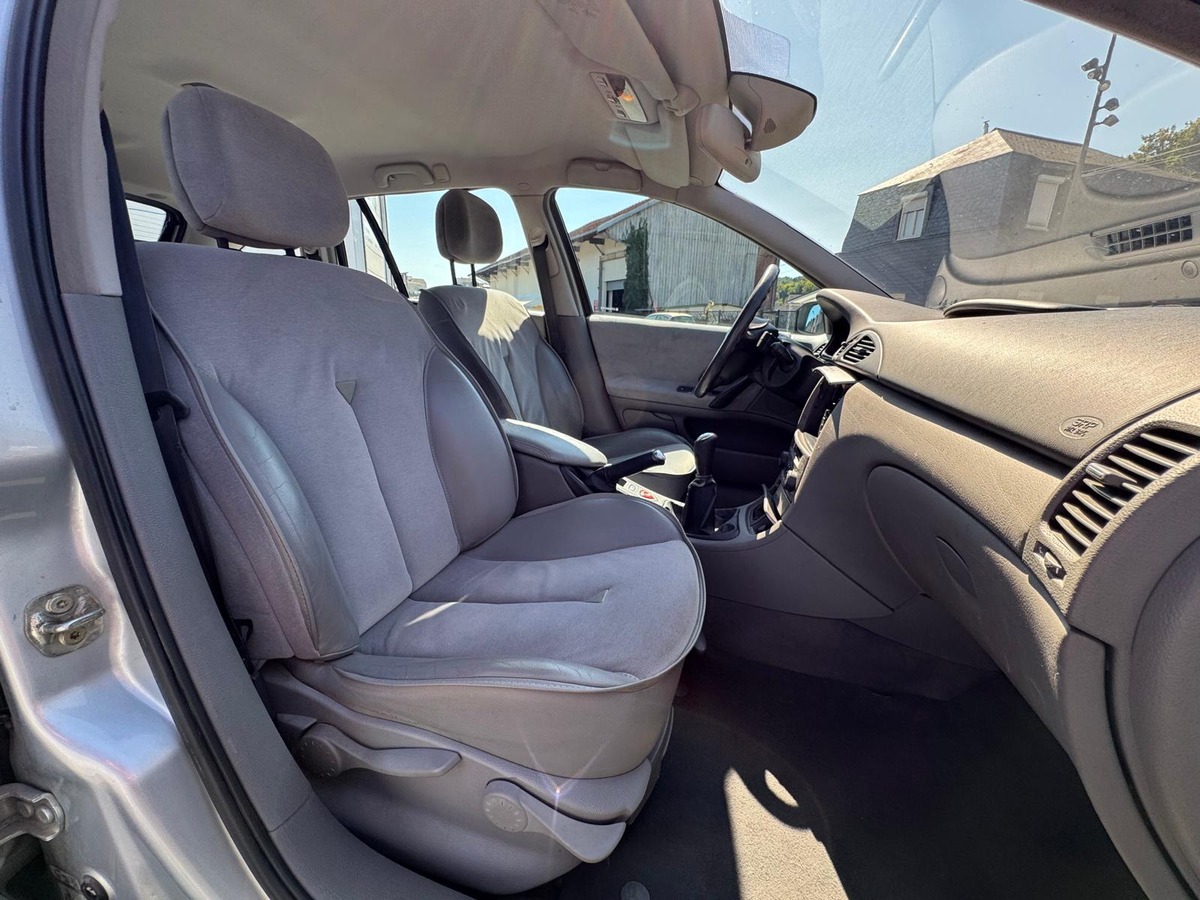 RENAULT Laguna 2.0 IDE 140 - BREAK PRIVILEGE - DISTRIBUTION NEUVE - GARANTIE