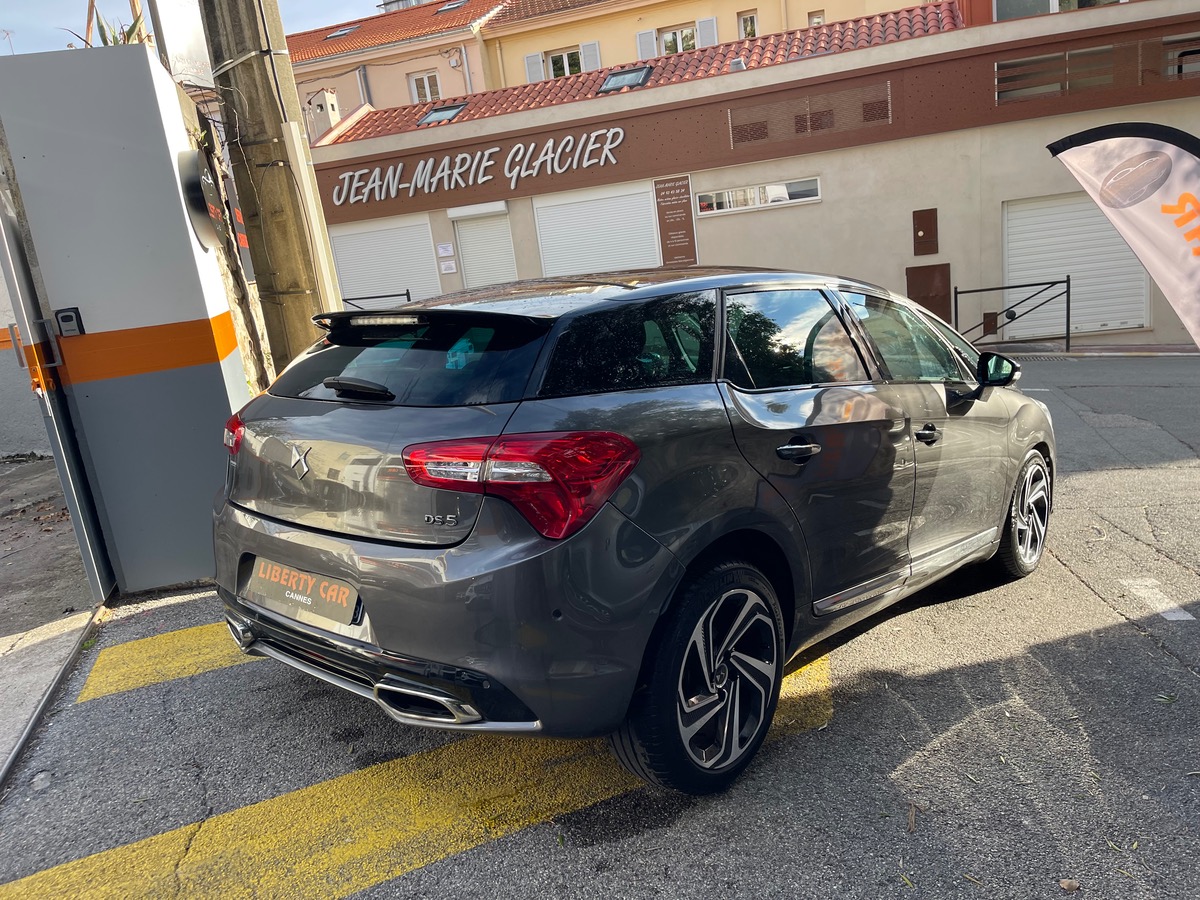 DS ds5 1.6 THP 165 CV Sport Chic / Toit panoramique / Jantes Sport / Intérieur Cuir/ Caméra