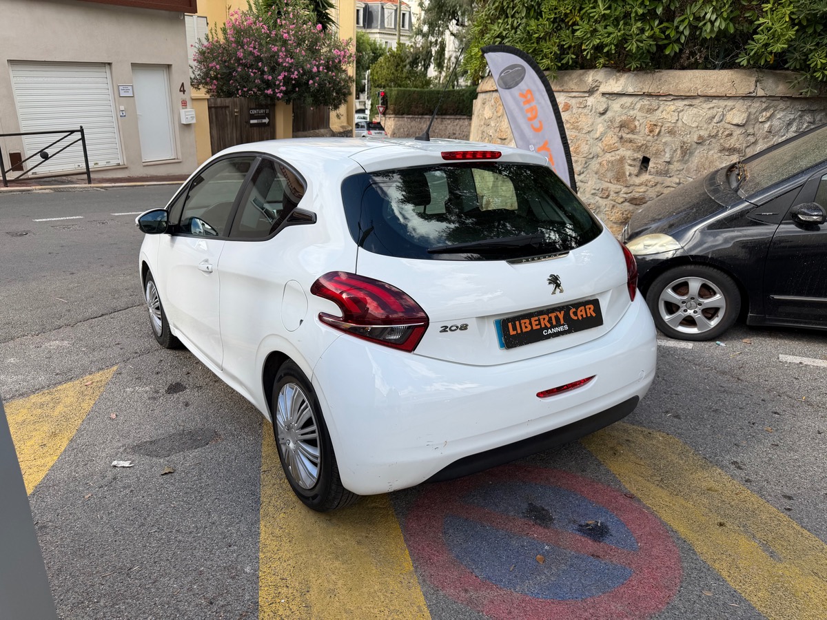 Peugeot 208 1.6 HDI 75 CV / Phase 2 / GPS / Climatisation / Carplay