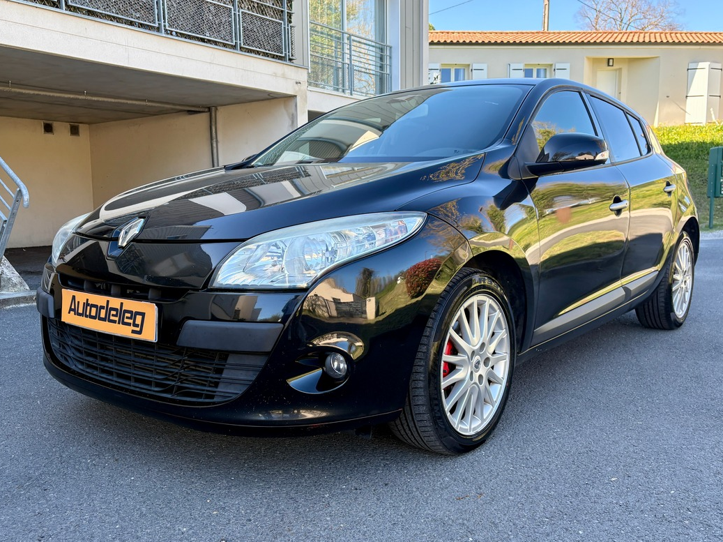 RENAULT Megane III - 1.9DCI 130CH - CARMINAT TOMTOM