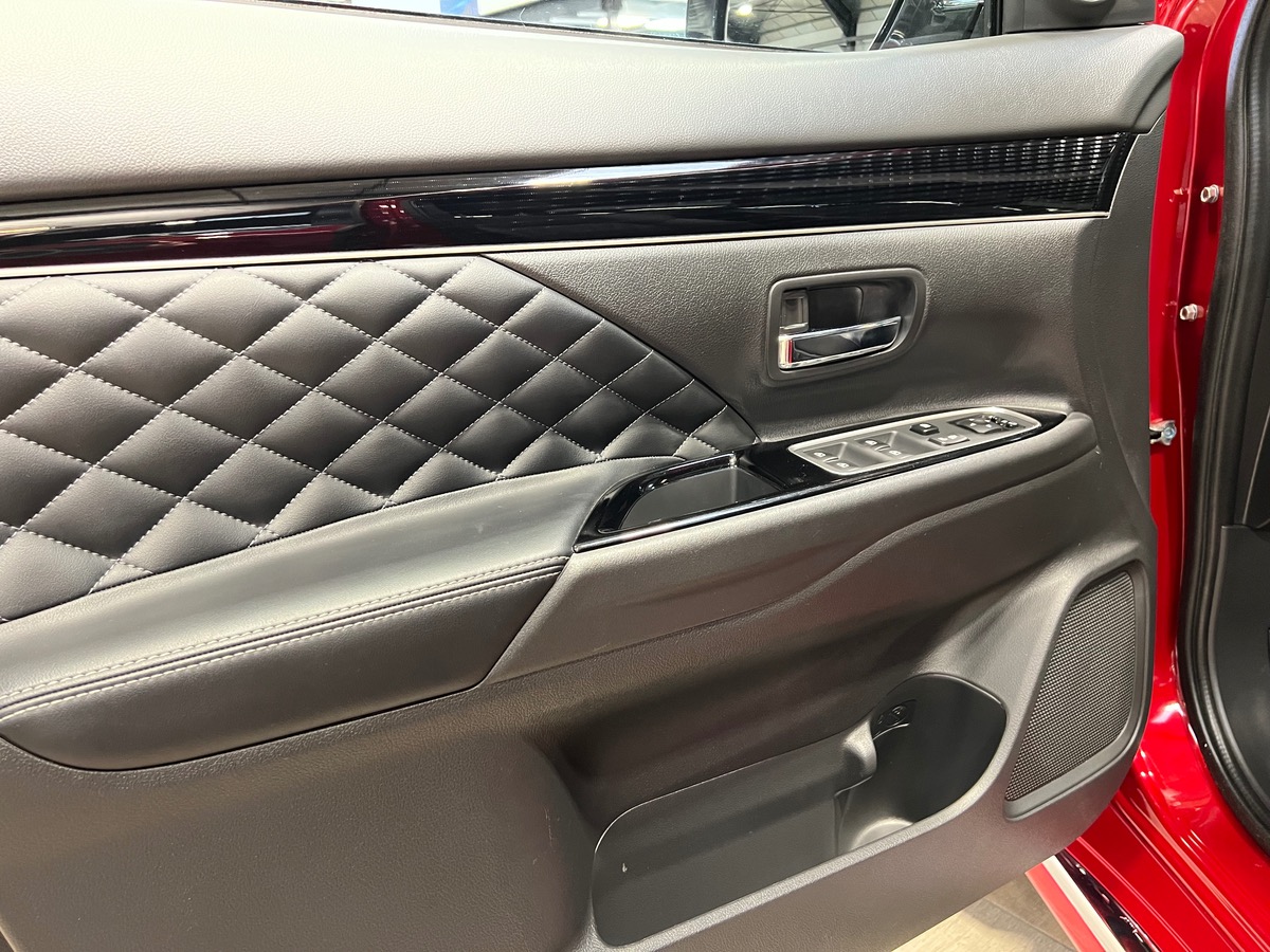 Mitsubishi Outlander 2.4 PHEV 4WD 135CV TO+ATT c