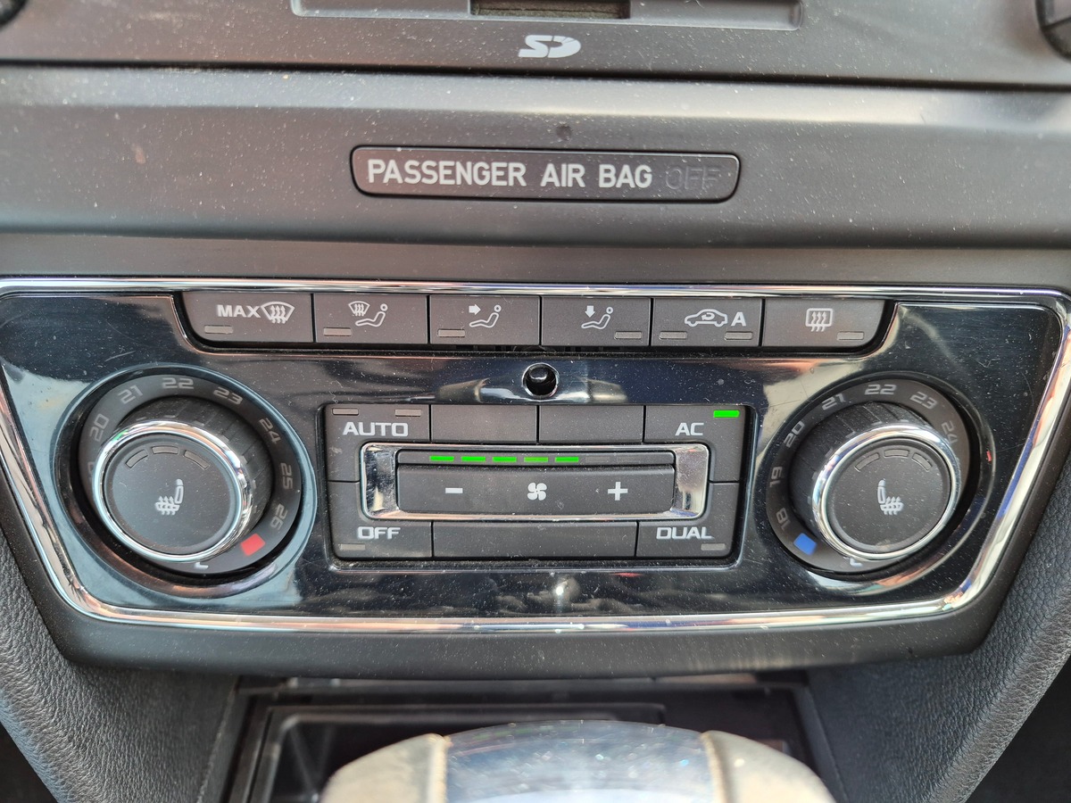 Skoda Superb Combi II 2.0 TDI 170 CR FAP PRAHA DSG