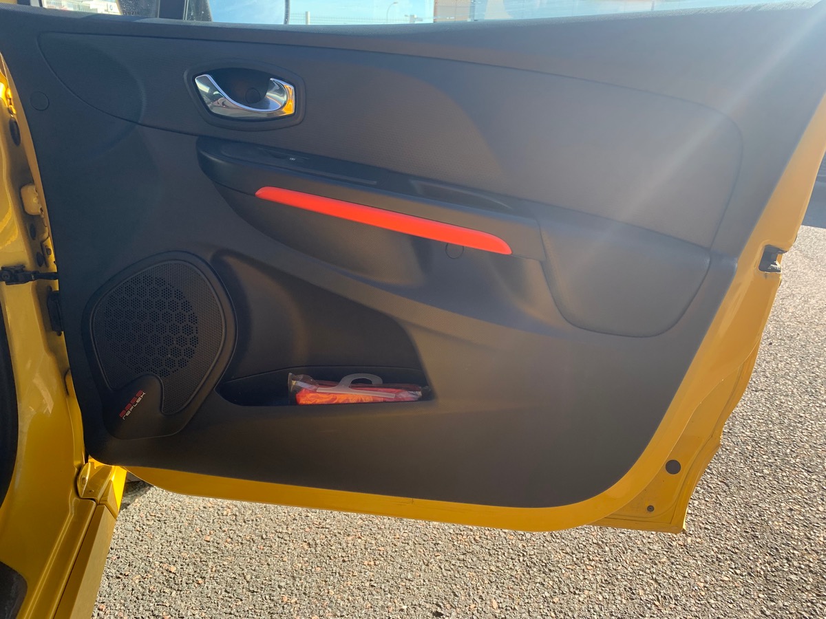 RENAULT Clio IV 200 ch | RS | Jaune Sirius | Révision complète en 03/2025 | Palettes au volant