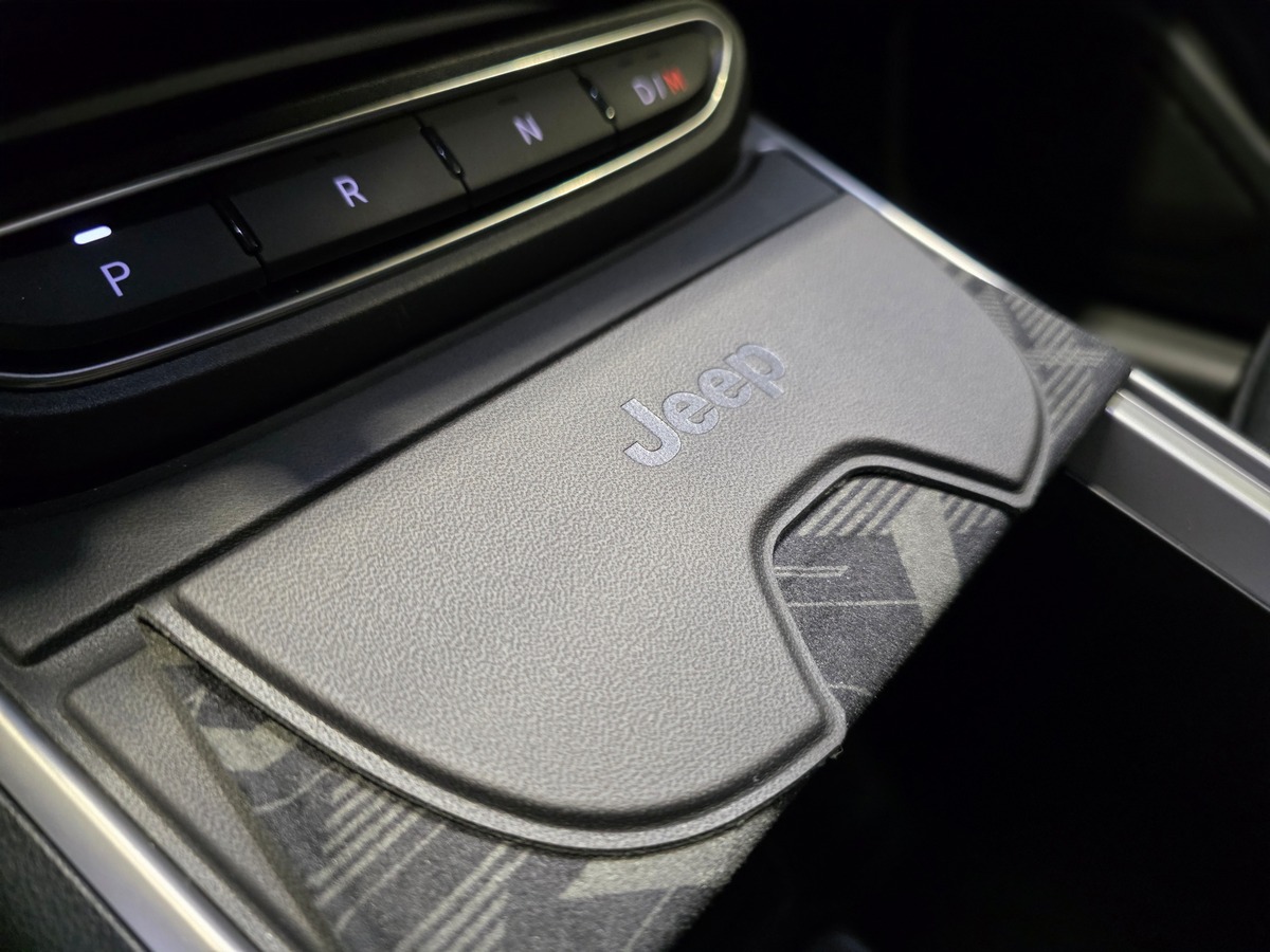 Jeep Avenger (2) 1.2 TURBO T3 100 E-HYBRID SUMMIT JBL / CAMERA C