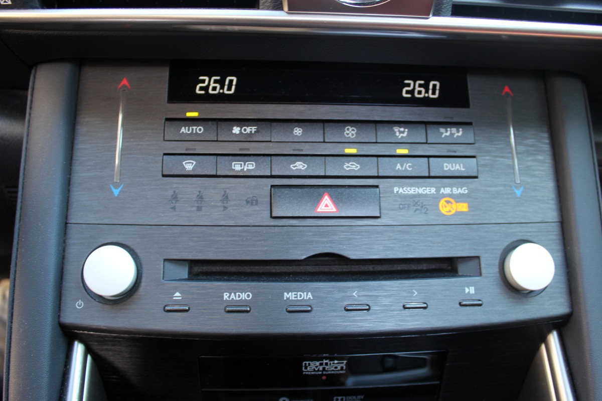 Lexus IS III (2) 300H F SPORT EXECUTIVE  FULL OPTIONS + CARPLAY / ENTRETIEN LEXUS / 2ème MAIN