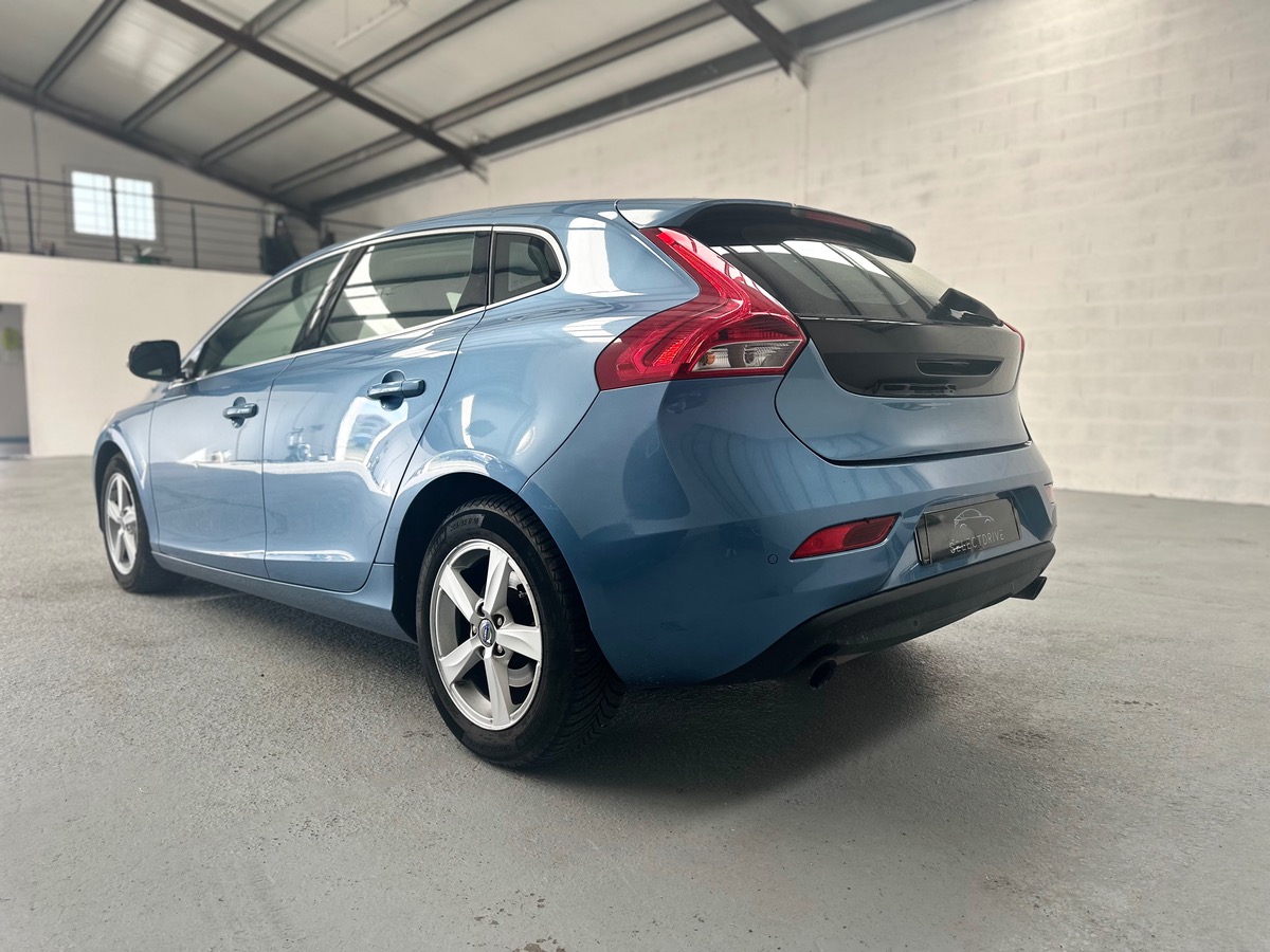 Volvo V40 T2 120CH MOMENTUM BVM6 ENTRETIEN COMPLET VOLVO / 1 ÈRE MAIN