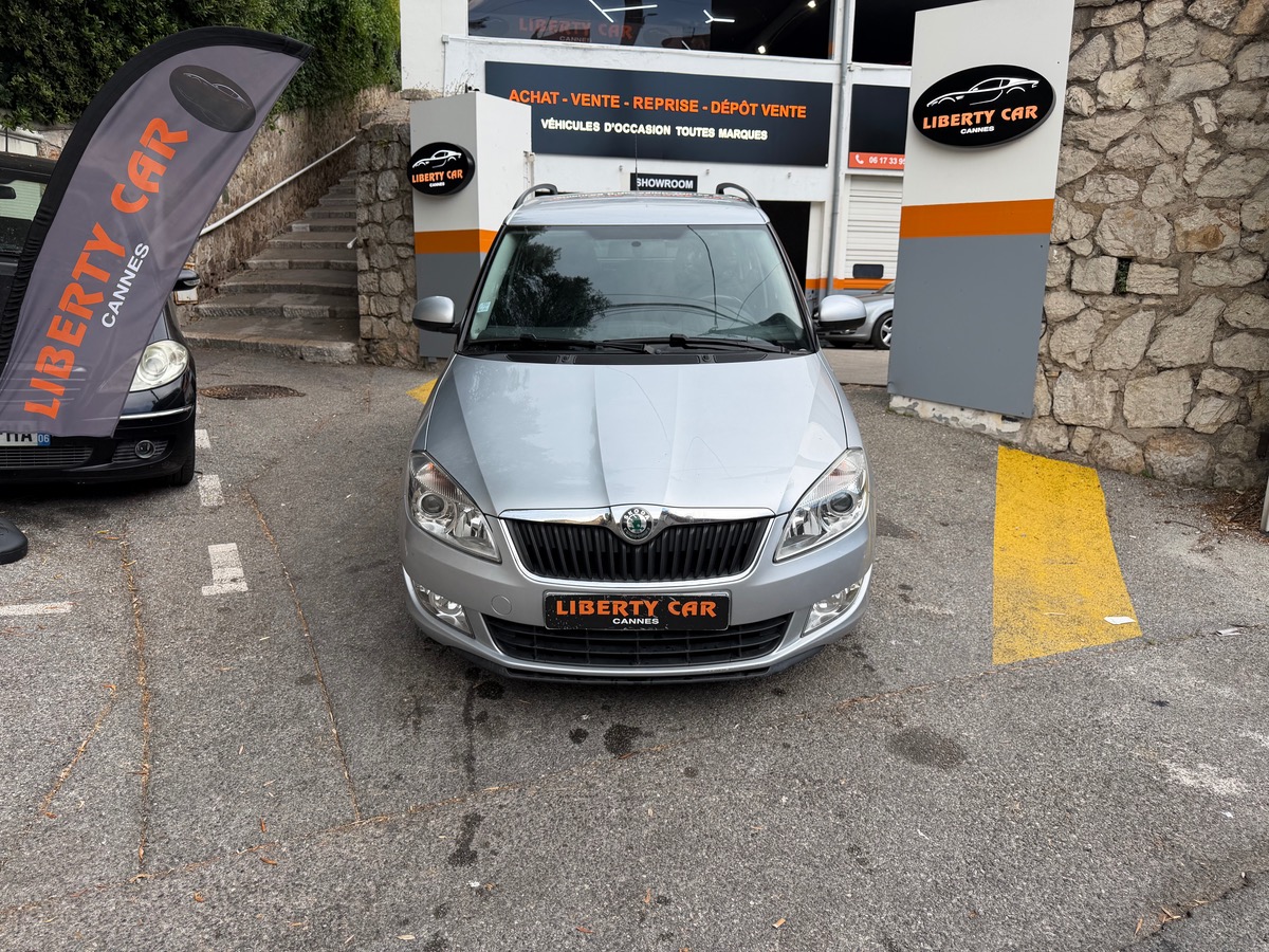 Skoda Fabia Combi 1.2 TSi 85 CV Phase 2 / 1er Main / Clim / Radar /Entretien Complet