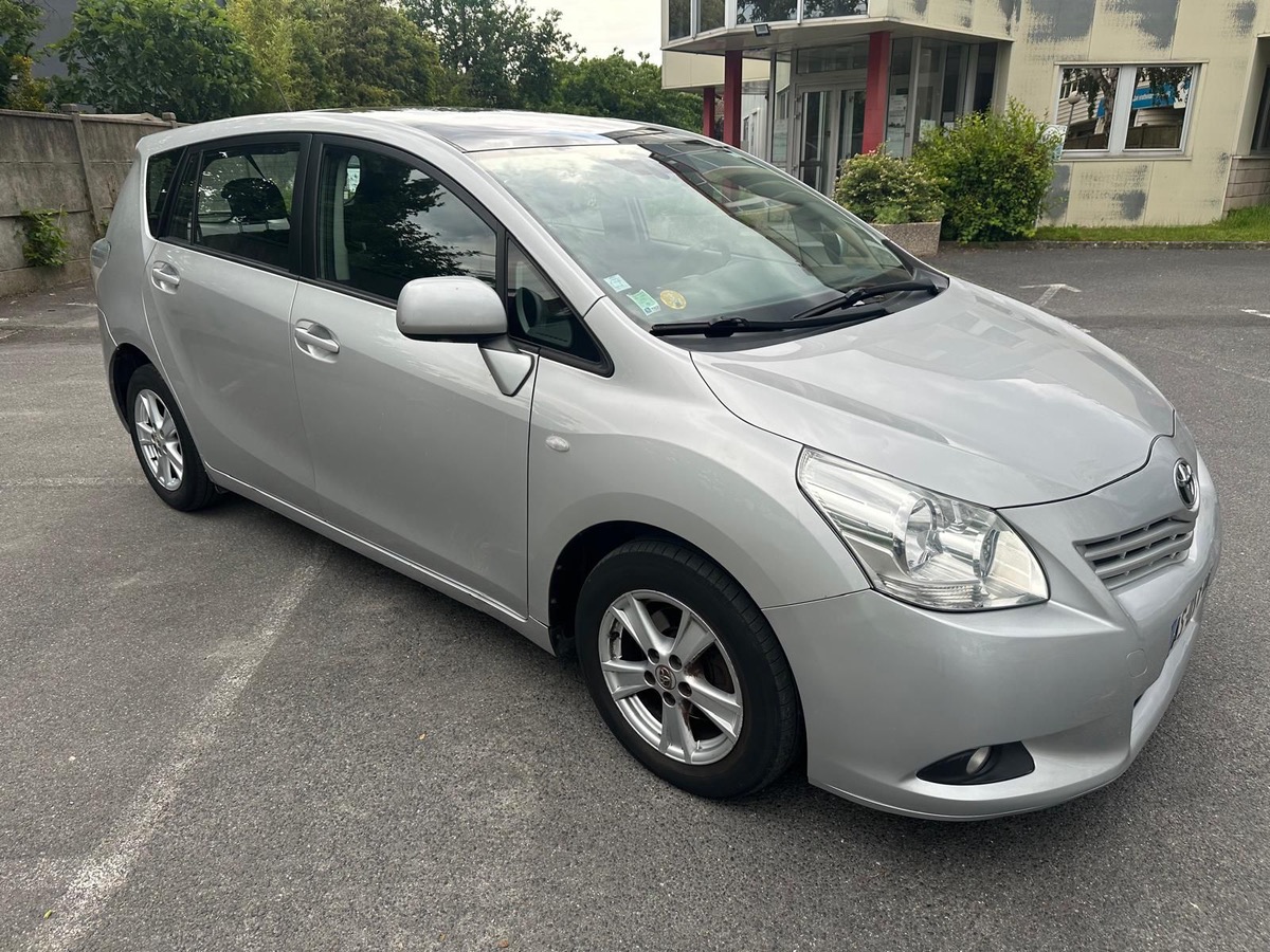 Toyota Verso 2.0 D-4D 128 CV  1er main 7 pls 4XCB