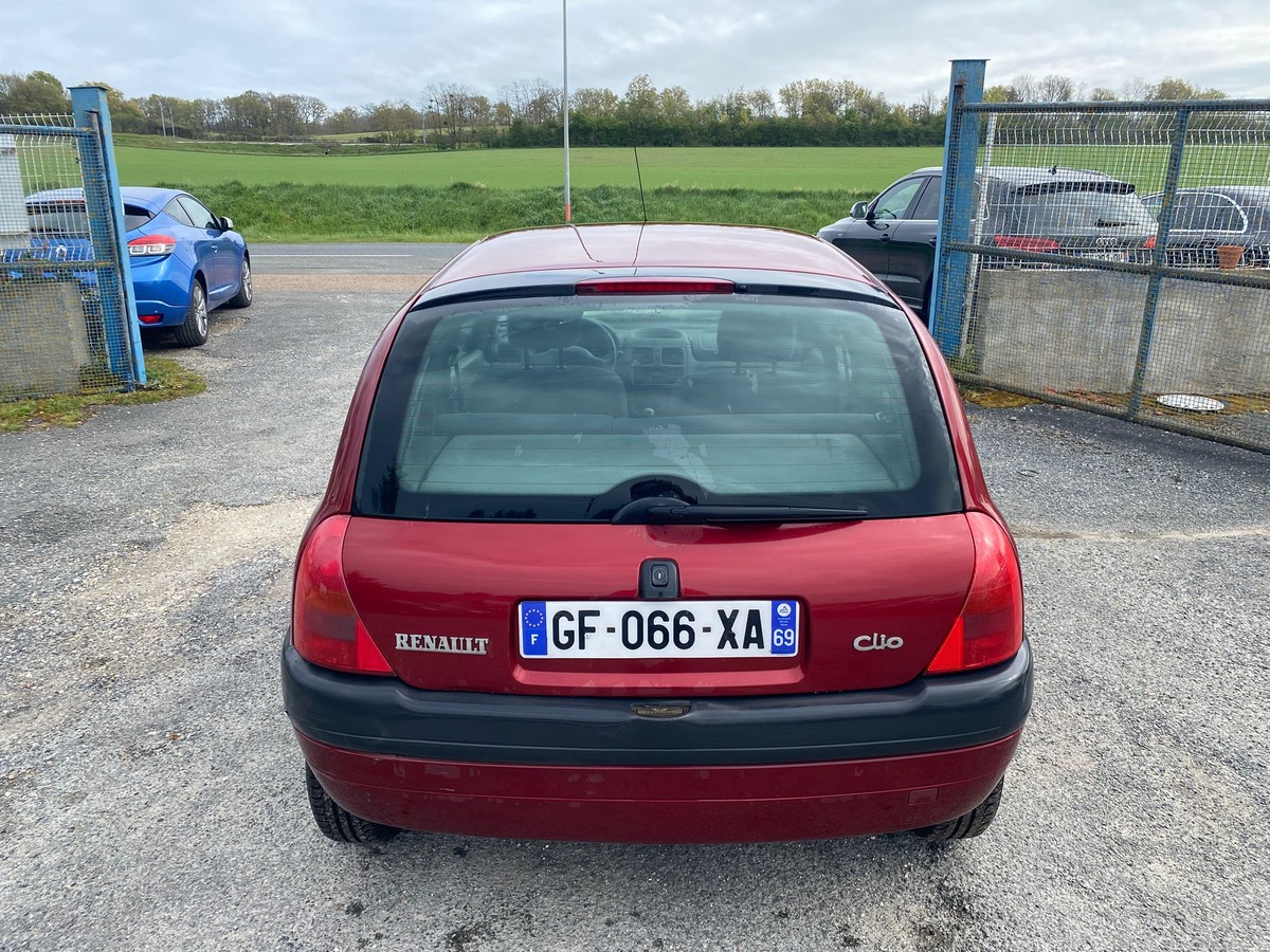 RENAULT Clio 2 1.2i 60cv petit prix très propre