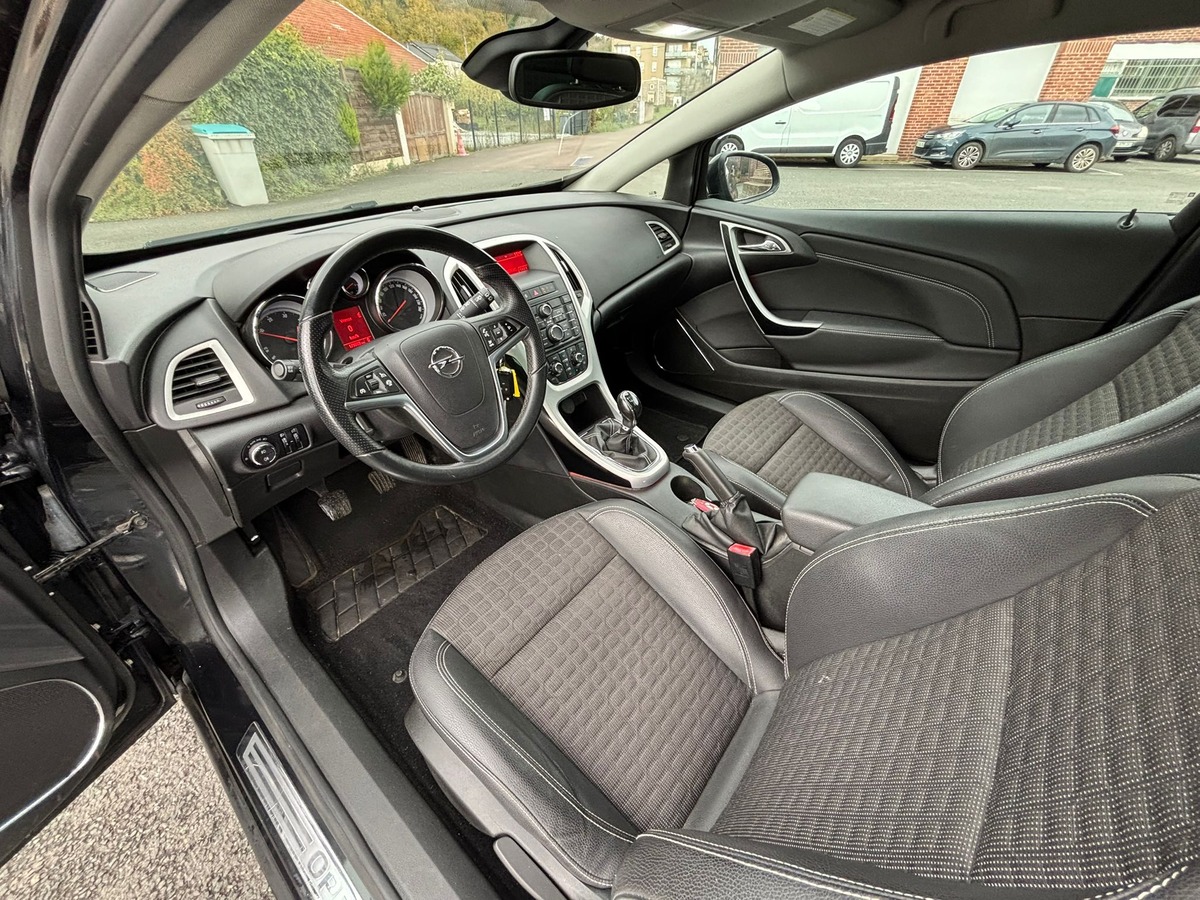 Opel Astra GTC 2.0 CDTI 165 INNOVATION - ATTELAGE - REVISE - GARANTIE