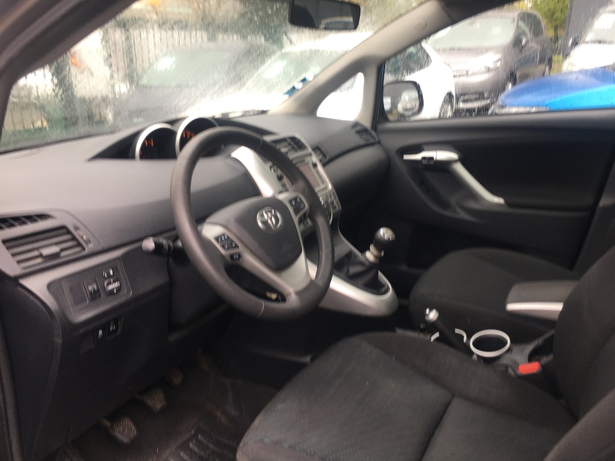Toyota Verso 2.0 D-4D 128 CH 1rs mains en 4XCBL