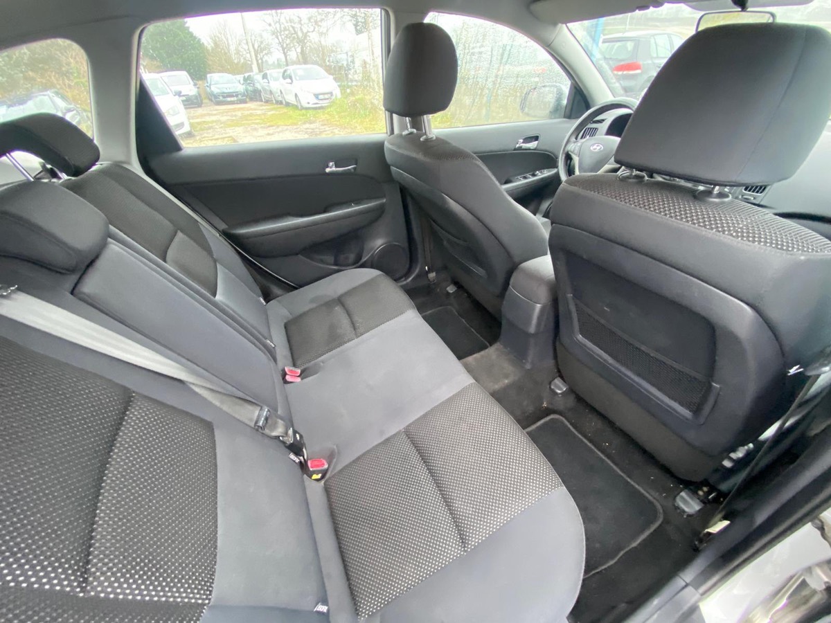 Hyundai i30 1.6 crdi 90cv break 254075km à chaîne nous sommes ouvert ce lundi 14 juillet