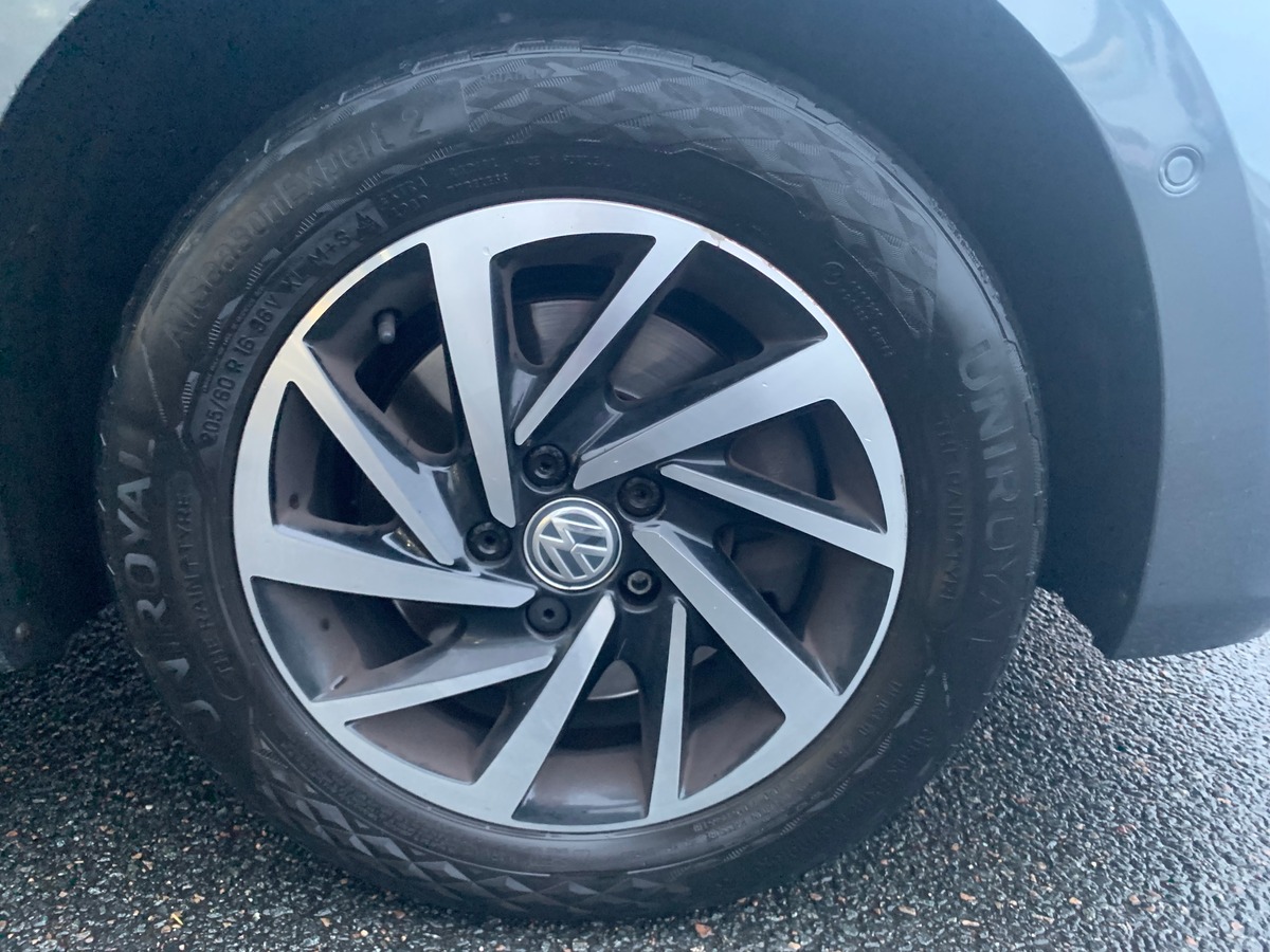 Volkswagen Touran 115 | Connect | 7 Places | Caméra recul | GPS | Bluetooth | Régulateur vitesse