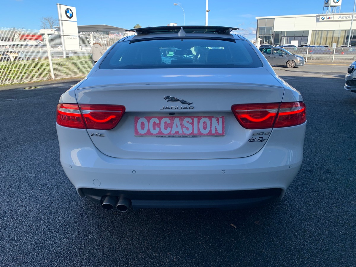 Jaguar XE 180 ch | Intérieur cuir | Toit ouvrant | Caméra de recul | GPS | Bluetooth