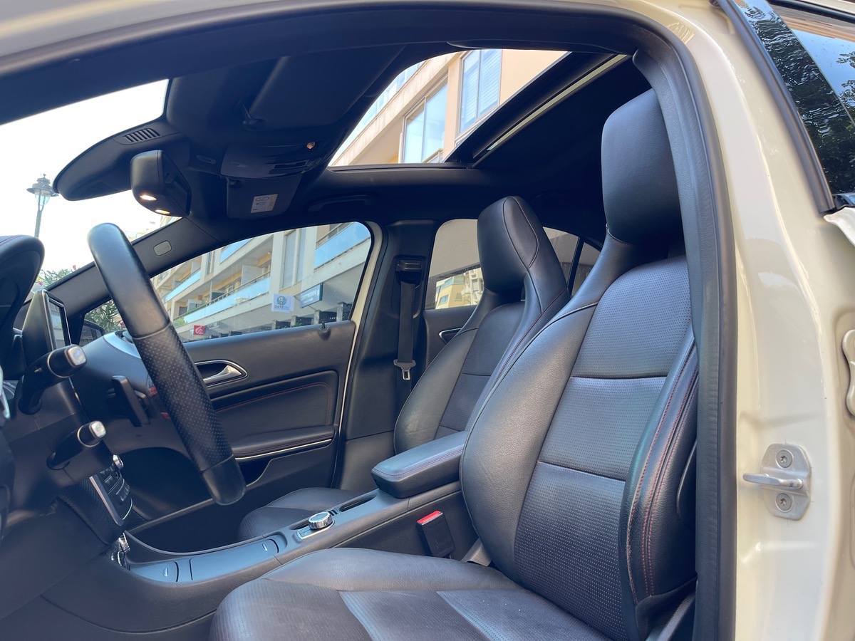 Mercedes Benz Classe A 200 CDI 136CV Pack AMG / Fascination / Toit Ouvrant / Full Options