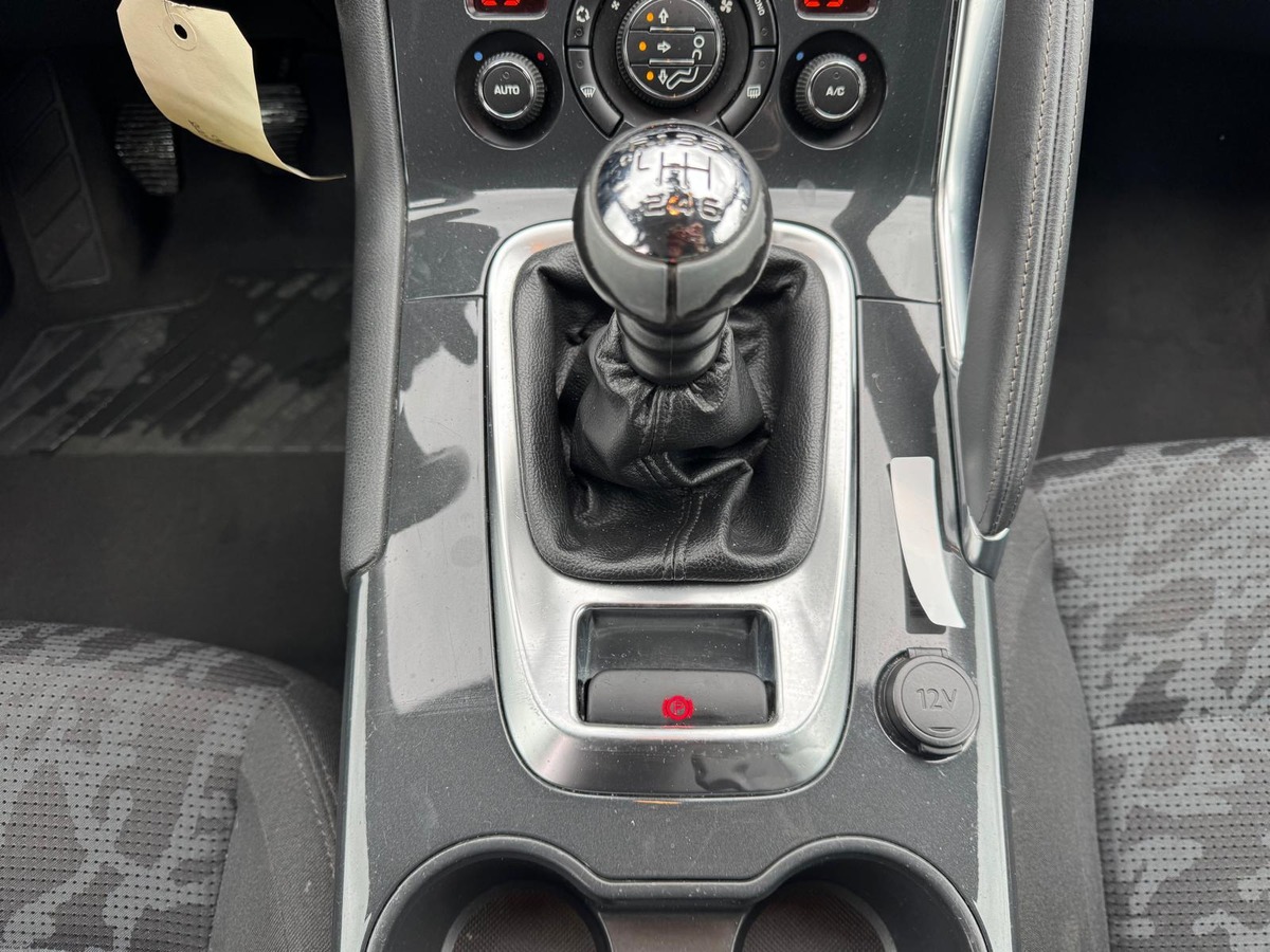 Peugeot 3008 1.6 HDi Access - ATTELAGE - Révisé - Garantie