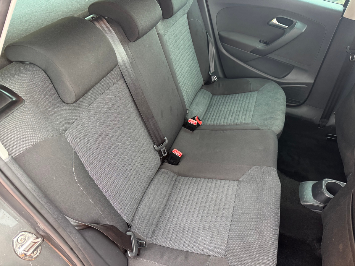 Volkswagen Polo V 5 portes 1.4 i 86 CH VOLANT A DROITE