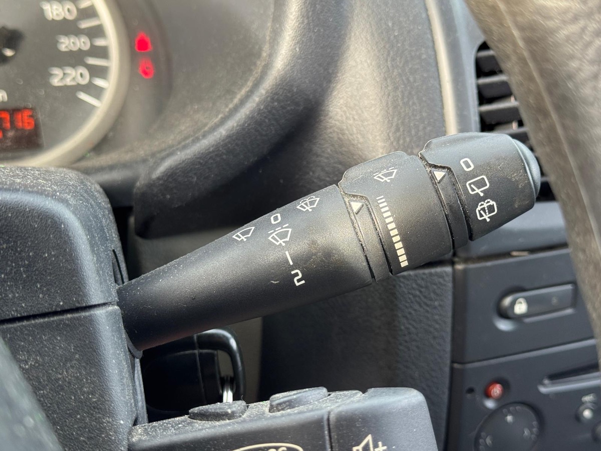 RENAULT Clio 1.6 16V