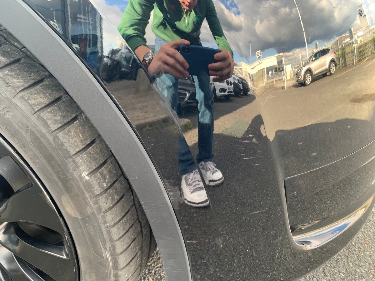 Tesla Model Y 275 chevaux | Premiére MAIN | Standard | Toit panoramique | Cuir | Siéges électriques