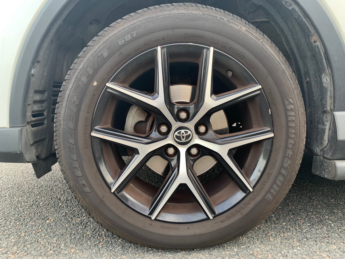 Toyota RAV4 143 | DESIGN | D-4D | 2WD | GPS | Caméra recul | Sièges avant sport | Régulateur vitesse