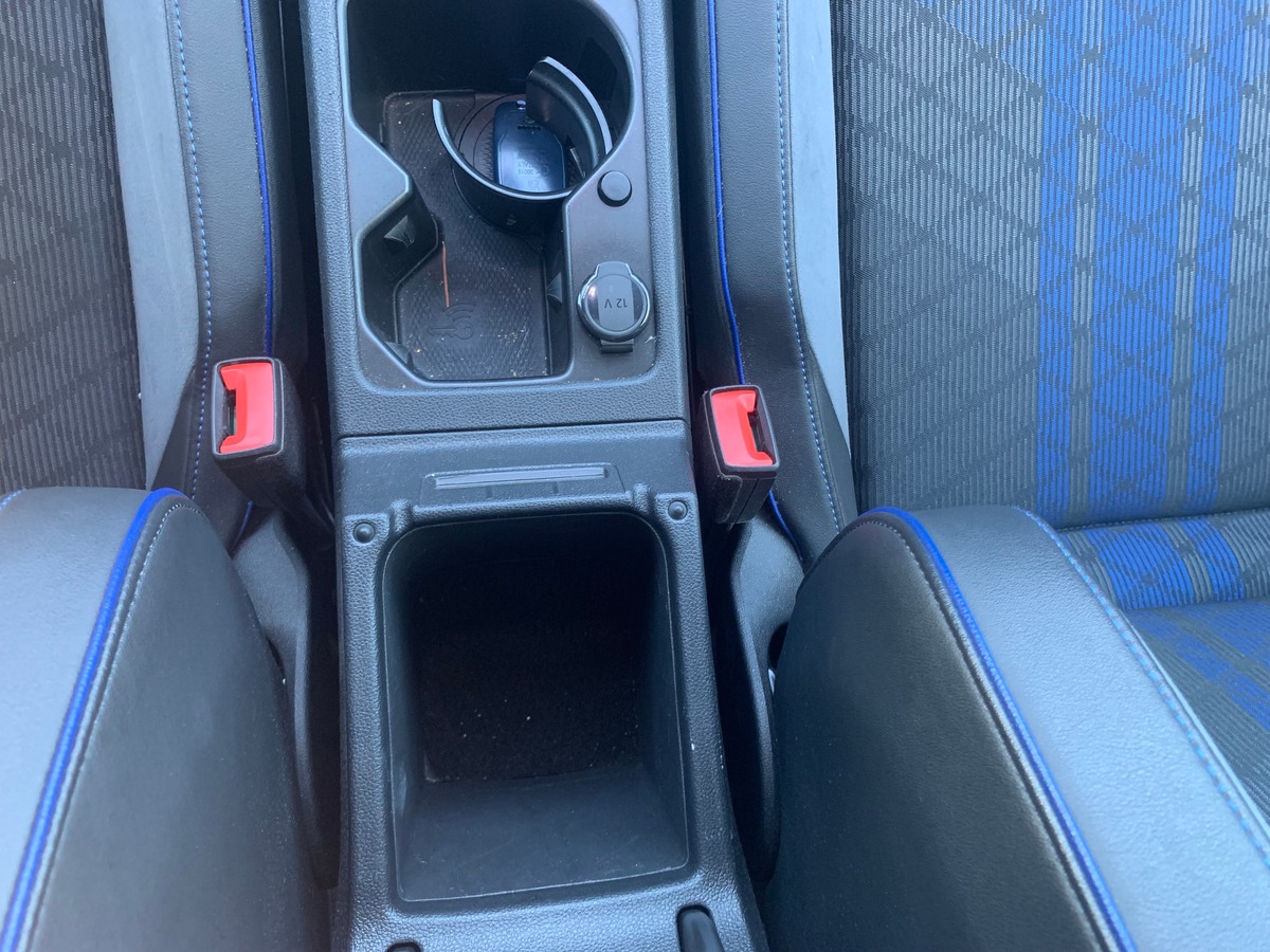 Volkswagen GOLF 8 320 chevaux | R | Toit ouvrant | Caméra de recul | Apple car play | GPS | Attelage