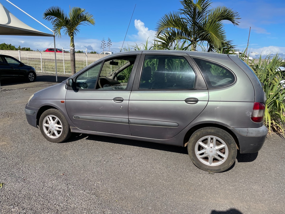 RENAULT Megane scénic 1.9 dci - 105