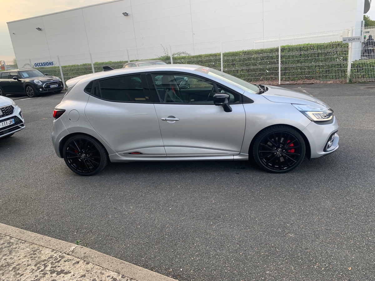 RENAULT Clio IV RS TROPHY | Caméra de recul | Stage 1 | Régulateur | GPS | Echappement Akrapovic