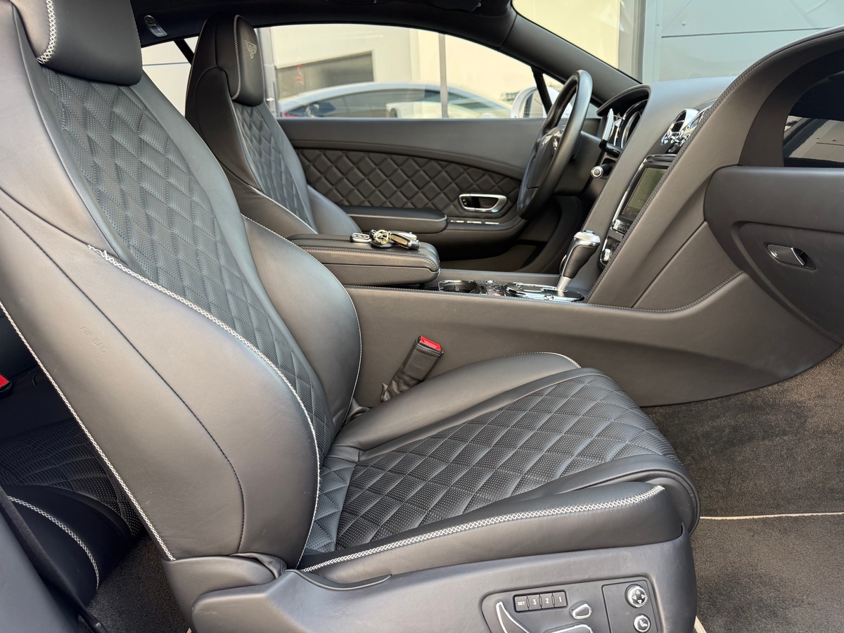 Bentley Continental GT 4.0 V8 S 528 CH / CARNET / 48101 KMS