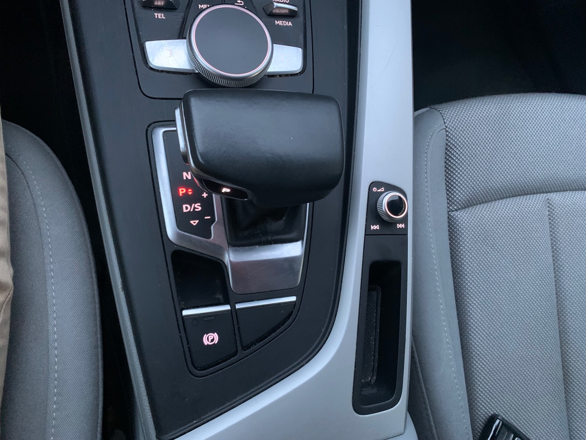 Audi A4 Avant 150 ch | Caméra 360° | Virtual cockpit |  Attelage amovible | Sièges chauffants