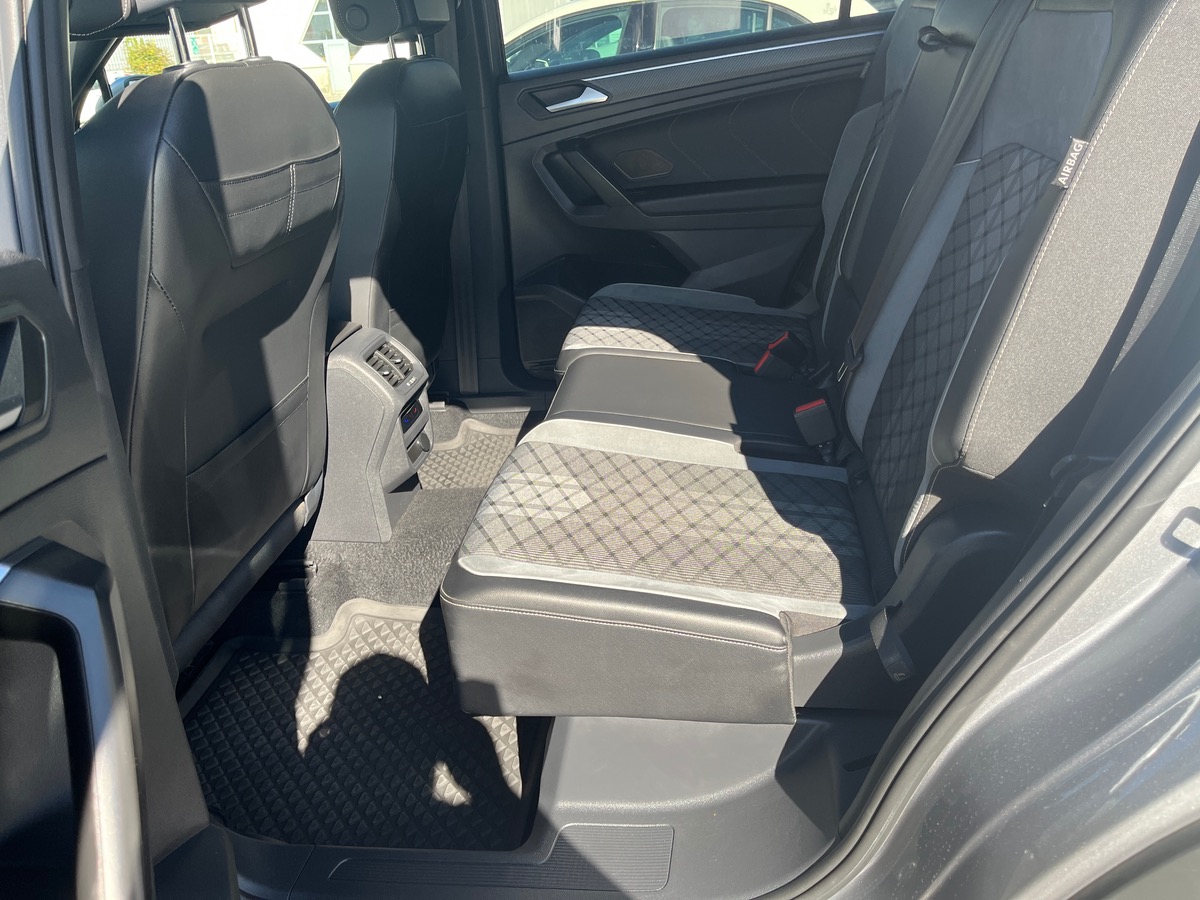 Volkswagen Tiguan Allspace 2.0 TDI 150ch R-Line DSG7, Suivi complet VW, Attelage électrique pivotant