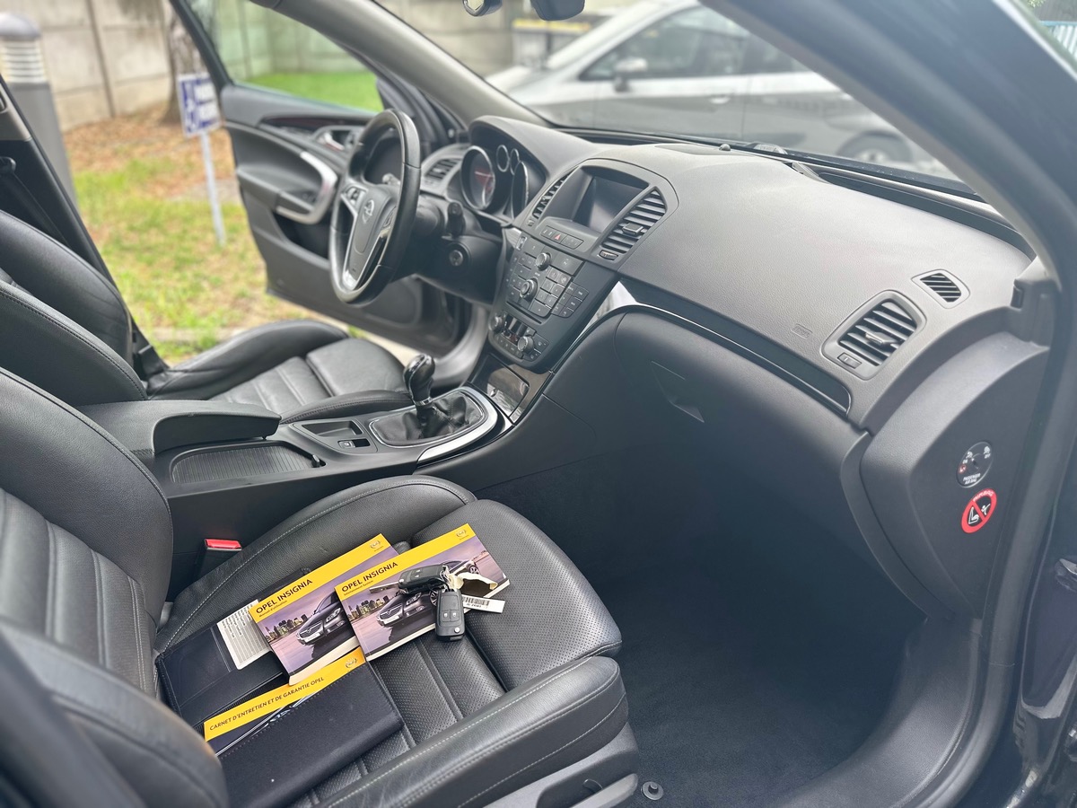 Opel Insignia 2.0 CDTI 160 CV cosmos 1er main  en 4XCBL foule option