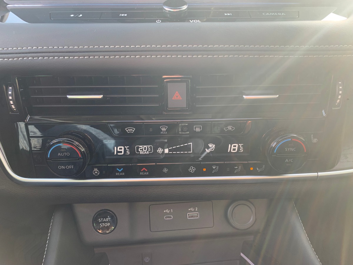 Nissan X-trail 204 | Tekna | Toit ouvrant panoramique | Caméra recul | Siéges chauffants | Attelage