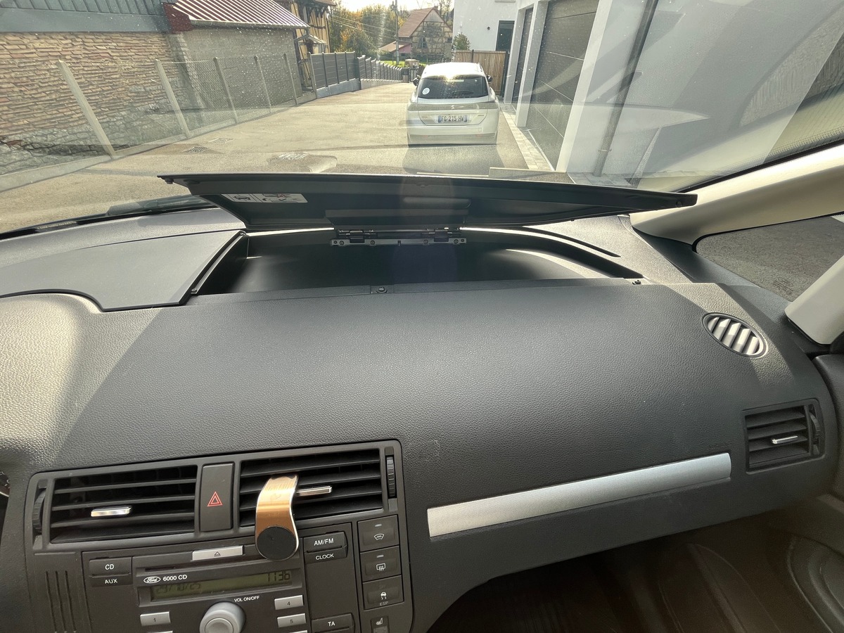 Ford Focus C-max 2.0 140ch, SIEGES CHAUFFANT, CLIM AUTO, REGULATEUR, FEUX AUTOMATIQUE