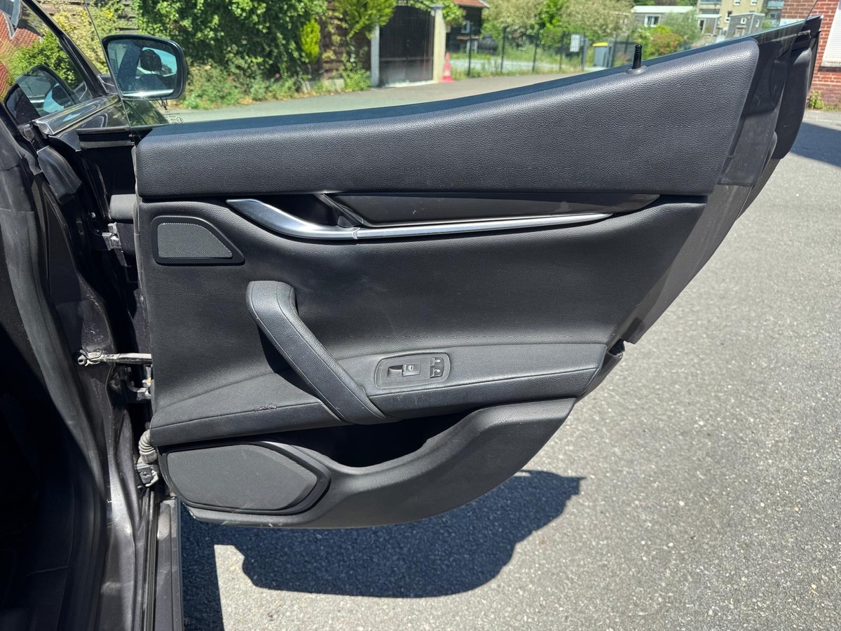 Maserati Ghibli 3.0 V6 Diesel 275 ZF8 - GARANTIE - Révisé