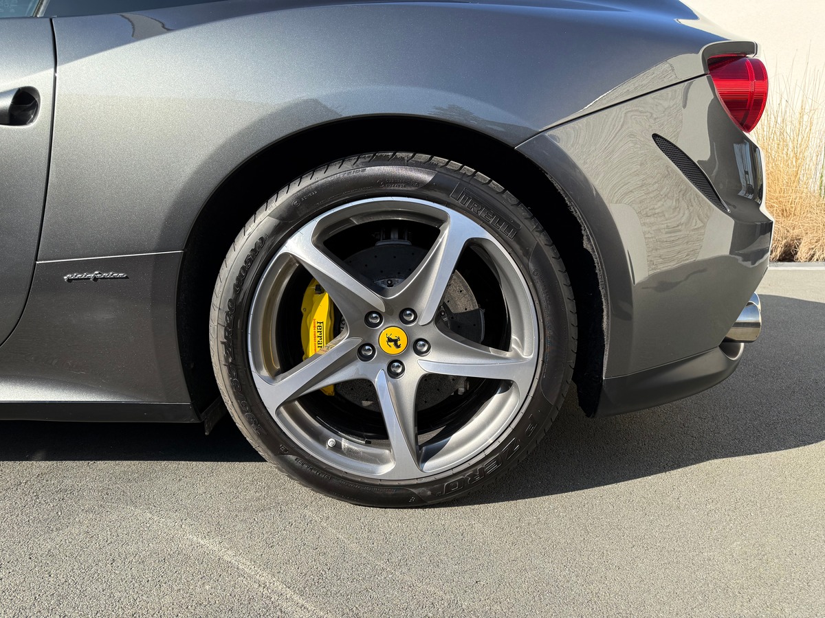 Ferrari Ff V12 / CARNET / 67009 KMS