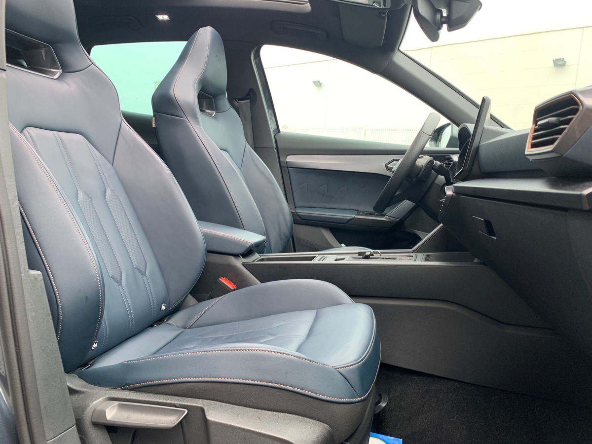 Cupra FORMENTOR E-HYBRID 204 | Business Edition | Cuir | Apple Car Play | Toit ouvrant panoramique