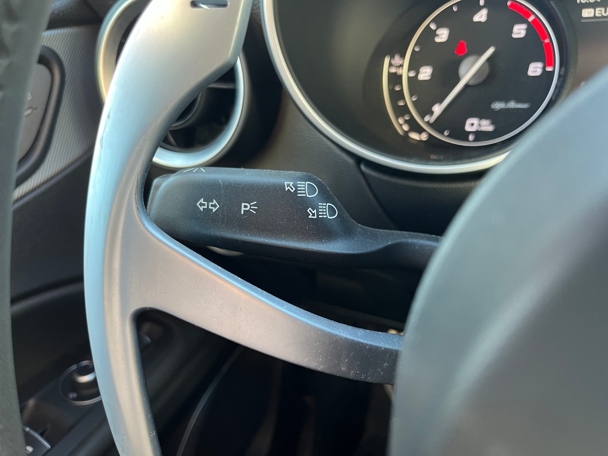 Alfa Romeo Stelvio 2.2 210CH Q4 SPORT EDITION, AT8, HAYON ELEC, CAMERA, MAINTIEN DANS LA VOIE