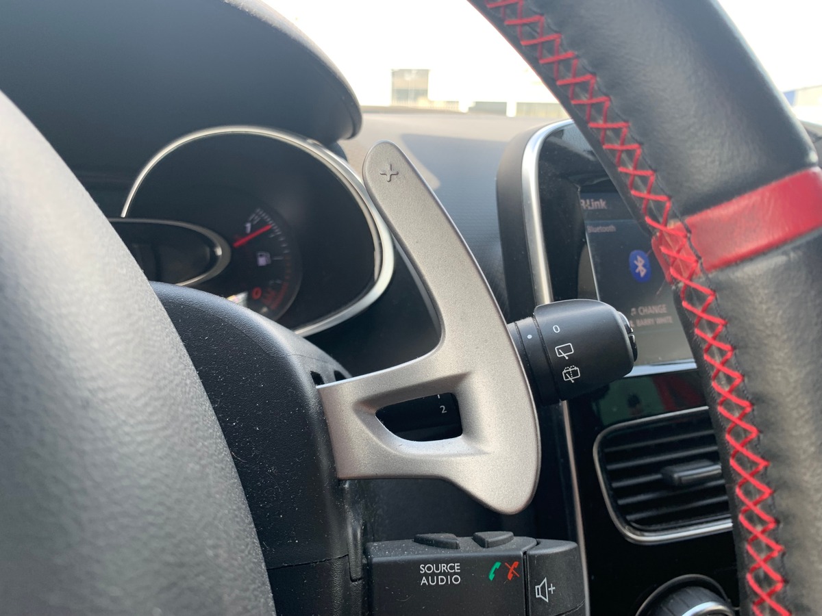 RENAULT Clio IV 200 ch | RS | Caméra recul | Régulateur vitesse | GPS | Bluetooth | Palettes volant
