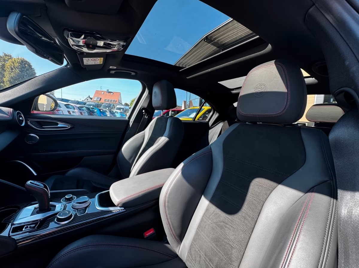 Alfa Romeo Giulia 2.0 TB 280ch Estrema Q4 AT8 Toit ouvrant Harman-Kardon