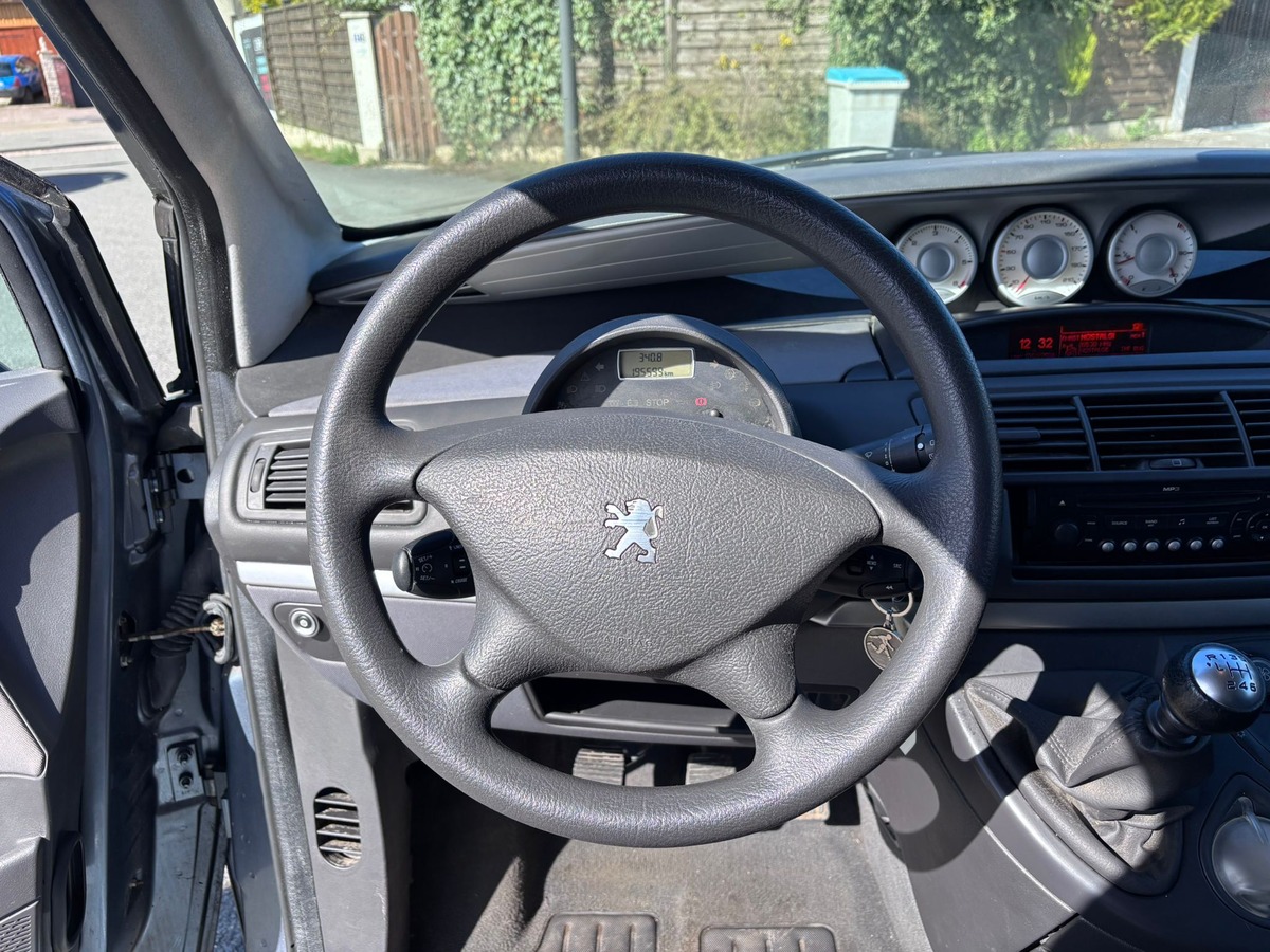 Peugeot 807 8 places 2.0 HDi 120 Confort - Distribution neuve - Attelage - Garantie