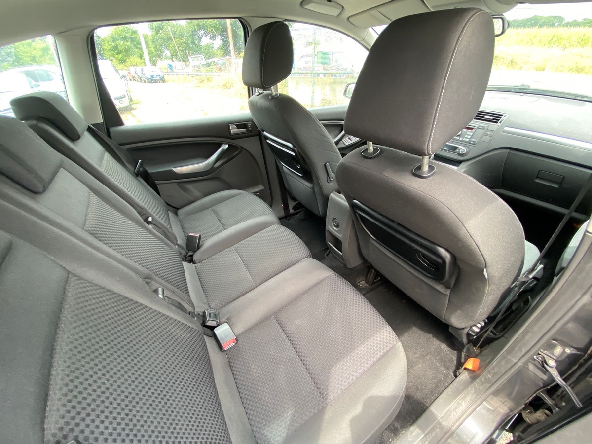 Ford C-max 1.8 tdci 115cv 1ere main 165000km nous sommes ouvert ce lundi 14