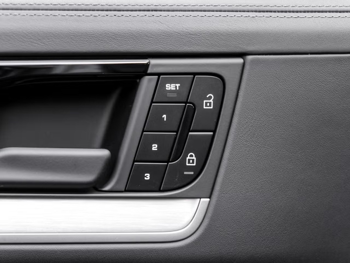 Porsche Cayenne Coupé E-Hybrid 2024 470ch Craie