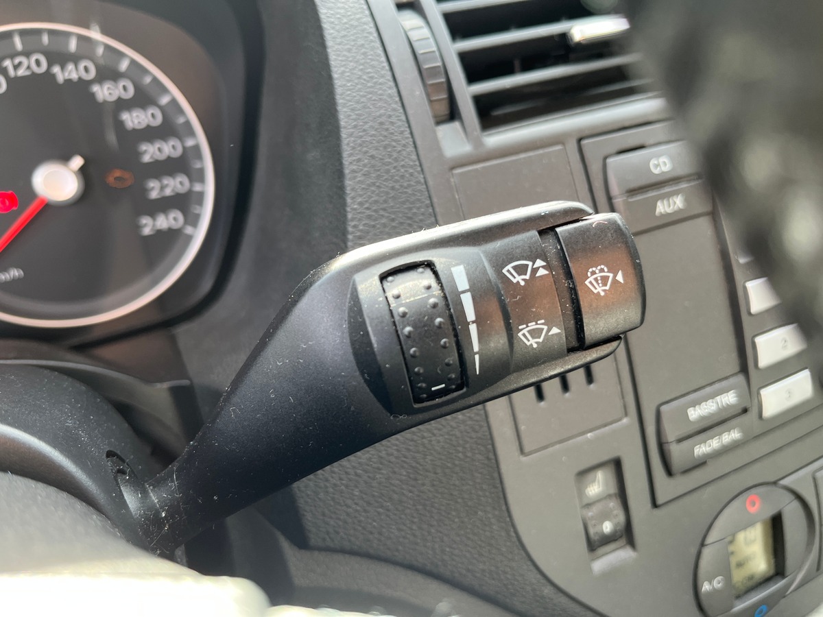 Ford Focus C-max 2.0 140ch, SIEGES CHAUFFANT, CLIM AUTO, REGULATEUR, FEUX AUTOMATIQUE