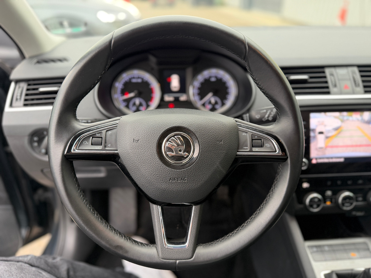 Skoda Octavia Combi Phase 2 1.5 TSI 150 cv - CARPLAY - 1 ERE MAIN - ENTRETIEN VW -DEMARRAGE SANS CLE