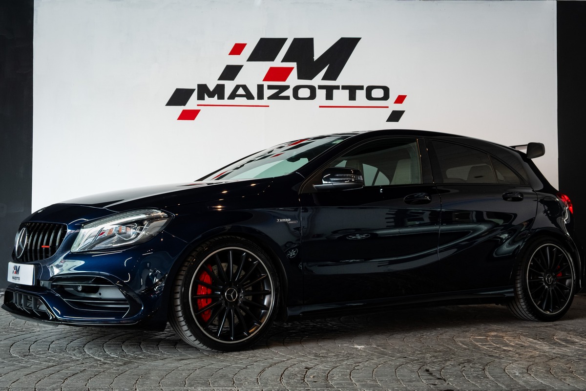 Mercedes-Benz Classe A 45 AMG | Bleu Cavansite | Pack Aero | Echap Perf | Toit Ouvrant | 12 Mois