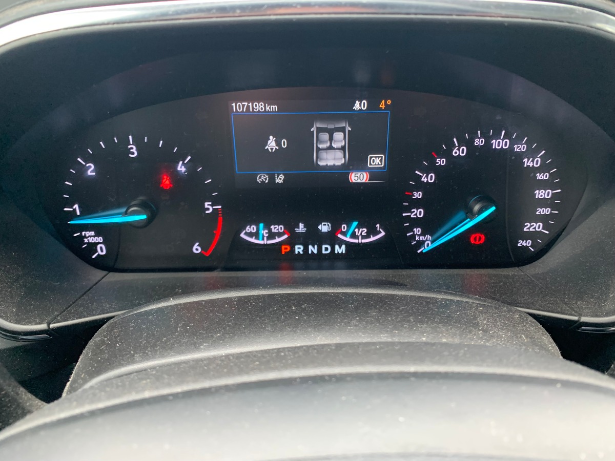 Ford FOCUS SW 120 ch | Vignale | Toit ouvrant panoramique | Apple car play Android auto | Attelage