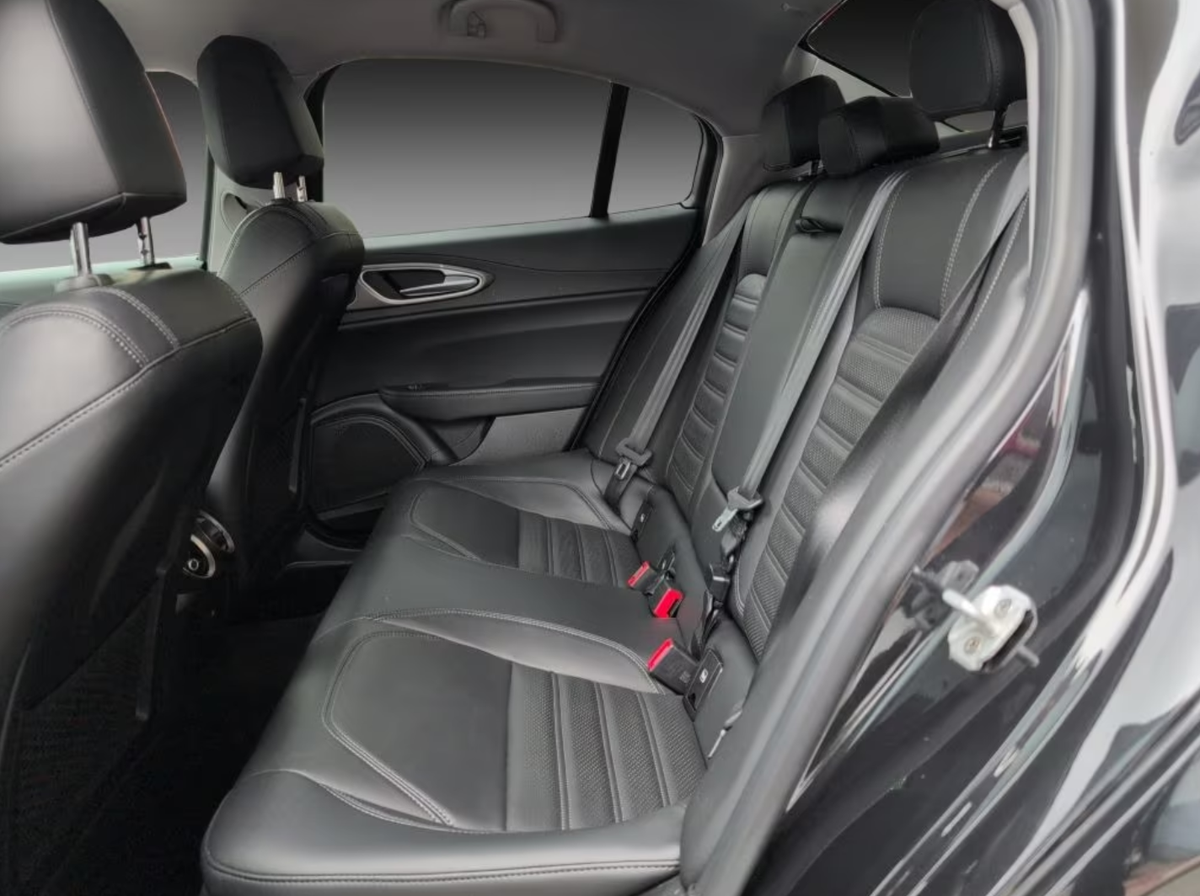 Alfa Romeo Giulia 2.0 TB 280ch Veloce Q4 AT8 CarPlay Caméra